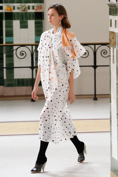 Look 27